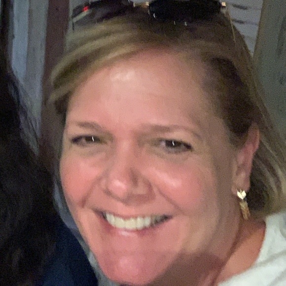 Meet your Posher, Cindy - Picture 1 of 1